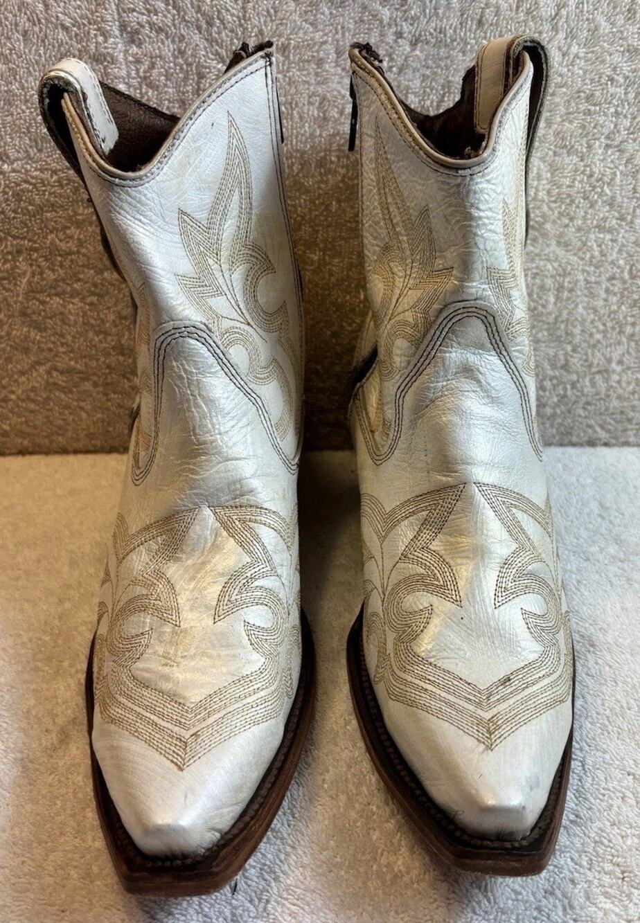 Circle G Pearl Embroidery & Zipper Boot White Womens Size 8.5 M